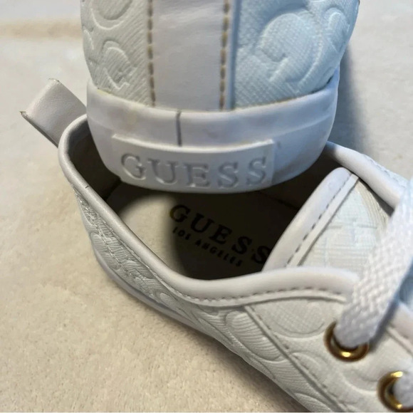 Guess women’s size 6 M white sneakers - Picture 5 of 6